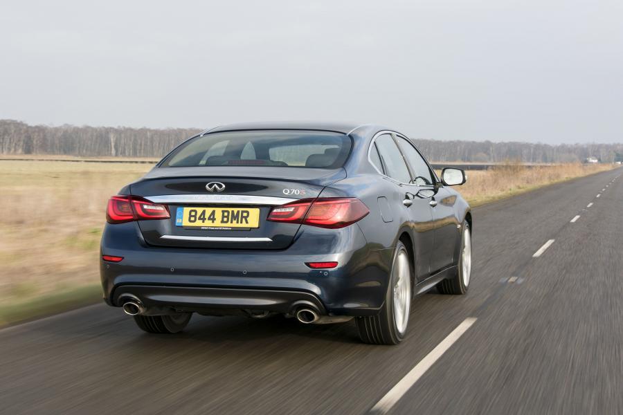  Infiniti Q70 S 2015 года  (UK) (фото 8 из 21)